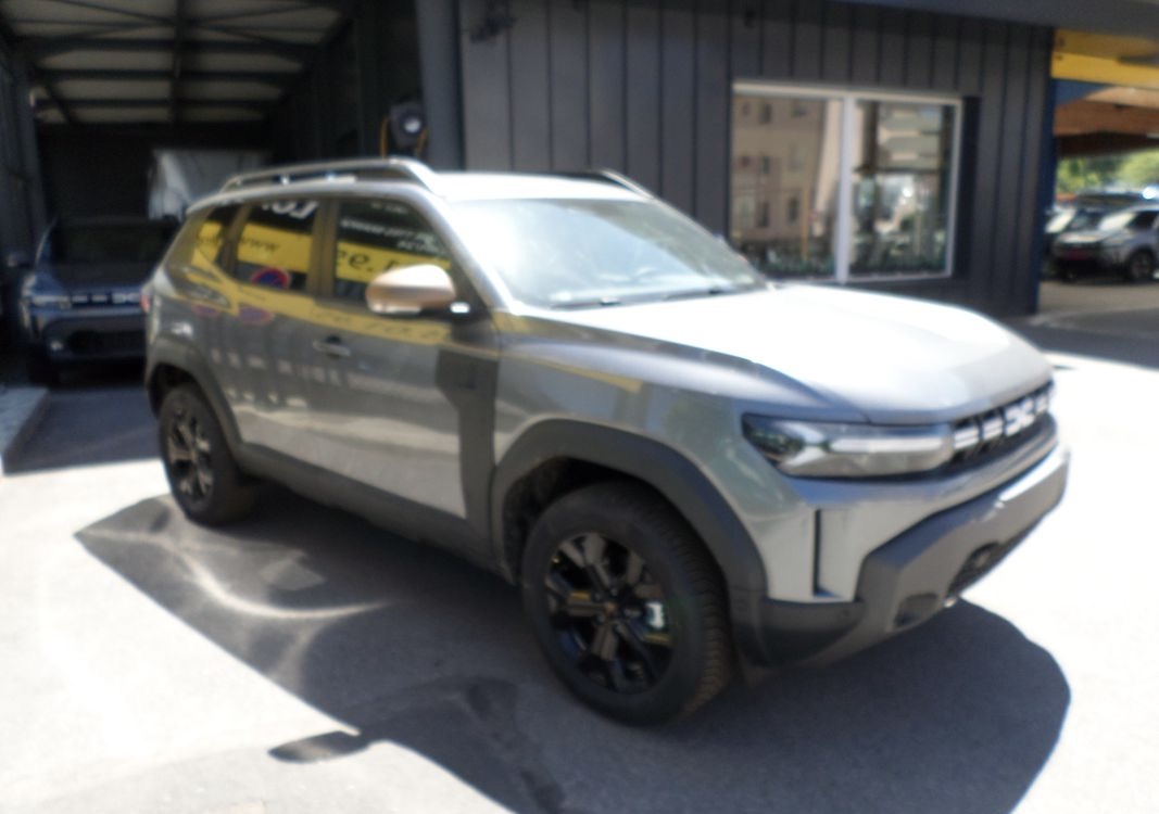 DACIA DUSTER TCE 4X4 ECO-G 150 cv EXTREME HYBRID BOITE AUTO FULL OPTIONS DACIA DUSTER TCE 4X4 ECO-G 150 cv EXTREME HYBRID BOITE AUTO FULL OPTIONS