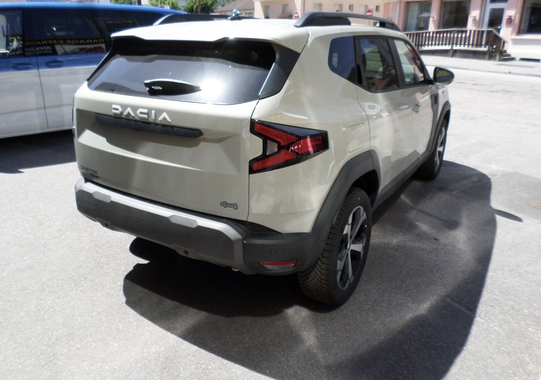 Duster Journey hybrid-G 150 4x4 - Essence + GPL + électrique - Automatique full options Duster Journey hybrid-G 150 4x4 - Essence + GPL + électrique - Automatique full options