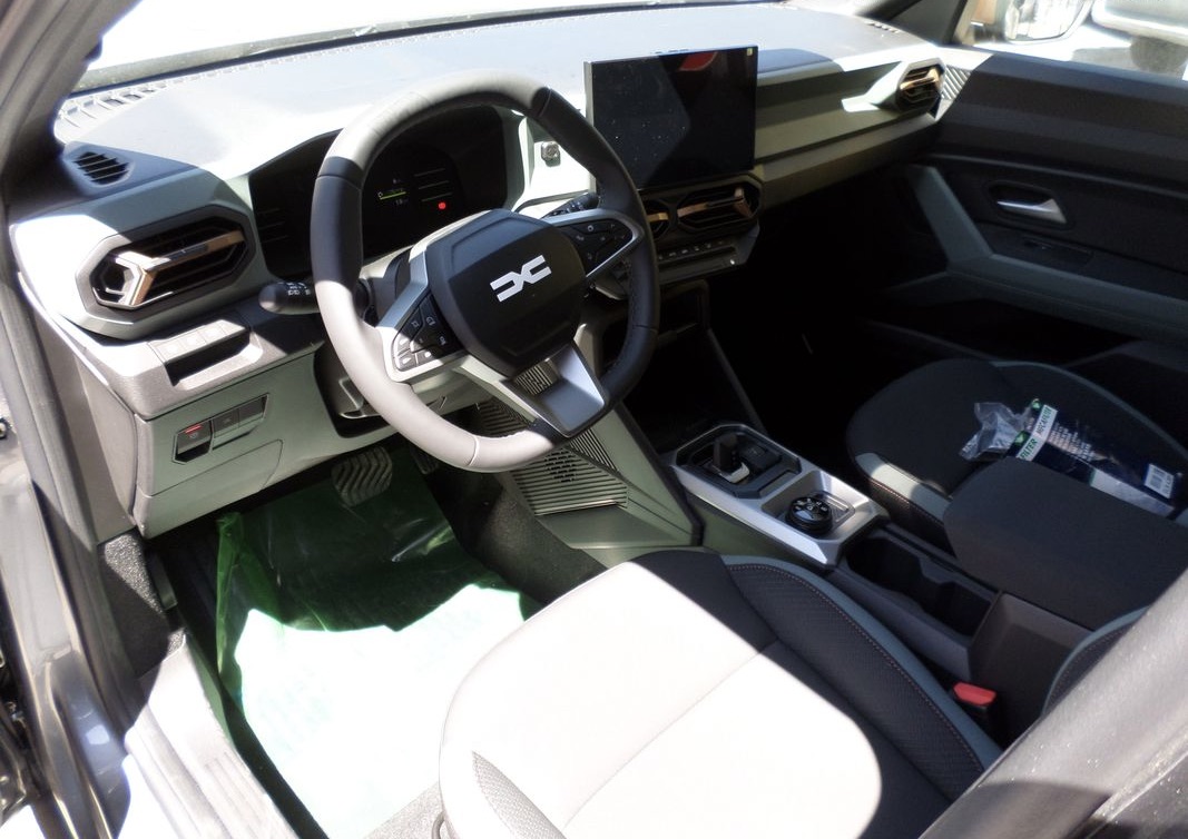 DACIA DUSTER TCE 4X4 ECO-G 150 cv EXTREME HYBRID BOITE AUTO FULL OPTIONS DACIA DUSTER TCE 4X4 ECO-G 150 cv EXTREME HYBRID BOITE AUTO FULL OPTIONS