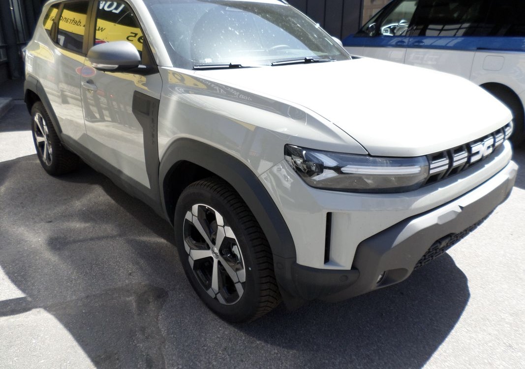 Duster Journey hybrid-G 150 4x4 - Essence + GPL + électrique - Automatique full options Duster Journey hybrid-G 150 4x4 - Essence + GPL + électrique - Automatique full options