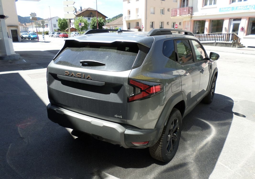 DACIA DUSTER TCE 4X4 ECO-G 150 cv EXTREME HYBRID BOITE AUTO FULL OPTIONS DACIA DUSTER TCE 4X4 ECO-G 150 cv EXTREME HYBRID BOITE AUTO FULL OPTIONS