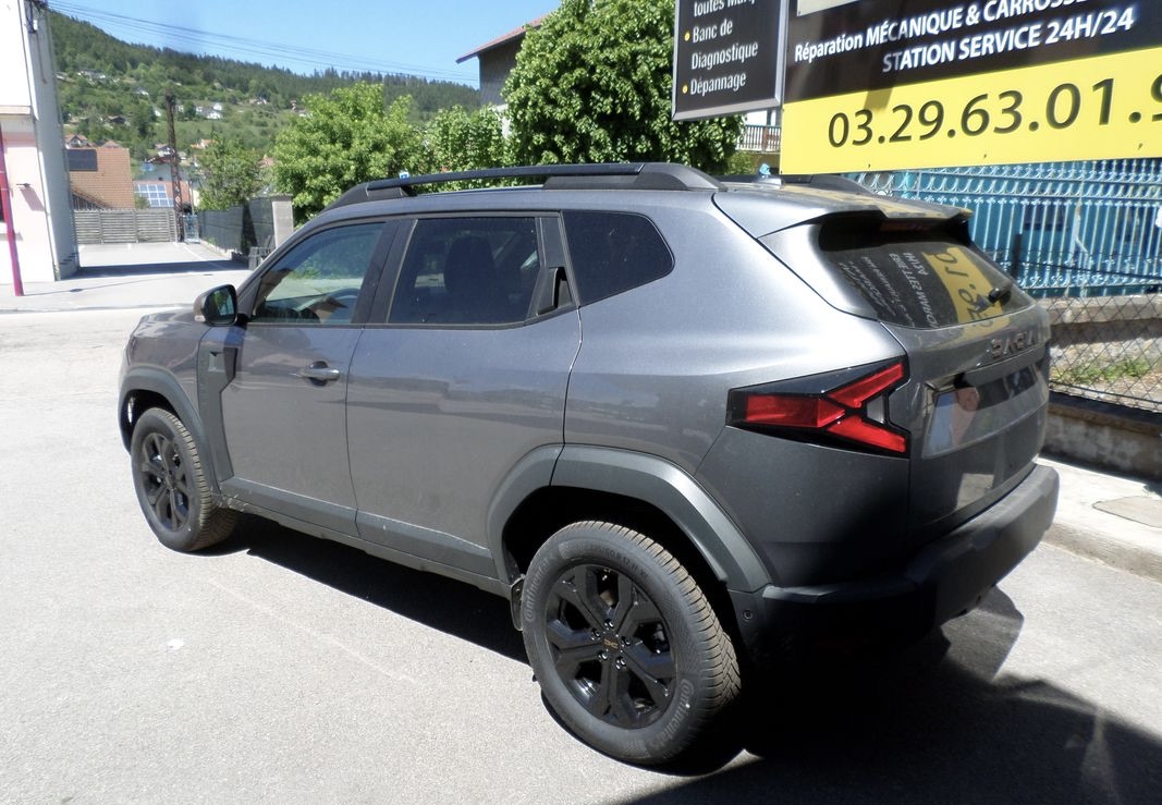 DACIA DUSTER TCE 4X4 ECO-G 150 cv EXTREME HYBRID BOITE AUTO FULL OPTIONS DACIA DUSTER TCE 4X4 ECO-G 150 cv EXTREME HYBRID BOITE AUTO FULL OPTIONS