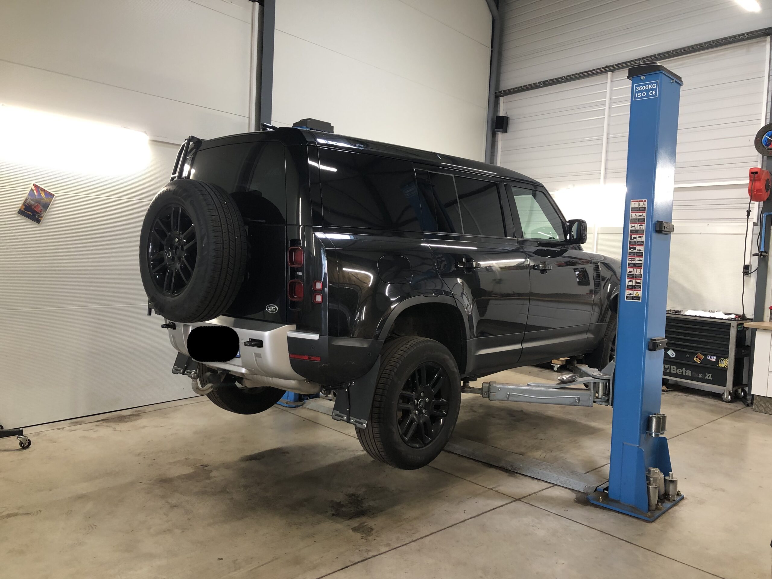 Nos Services Pont de réparation adapté aux utilitaires et gros véhicules du Garage Defranoux