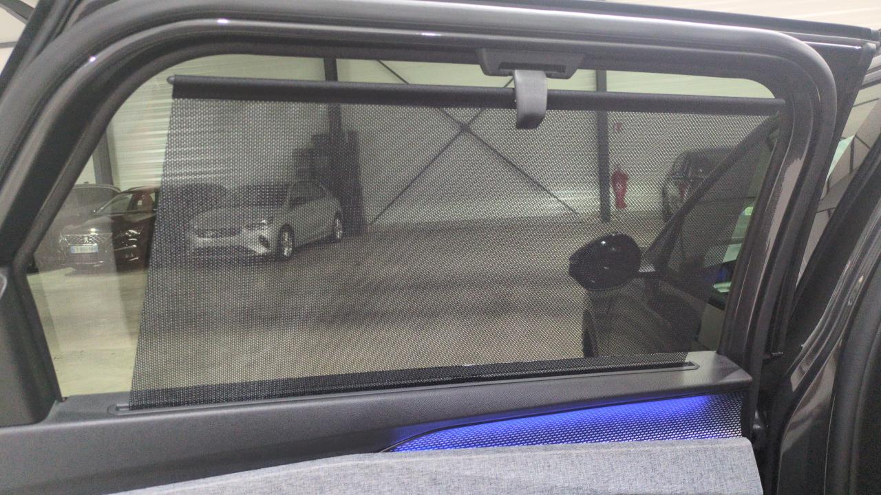10 PEUGEOT 5008 HYBRID 145 BVA E-DCS6 7PL GT – Image 10