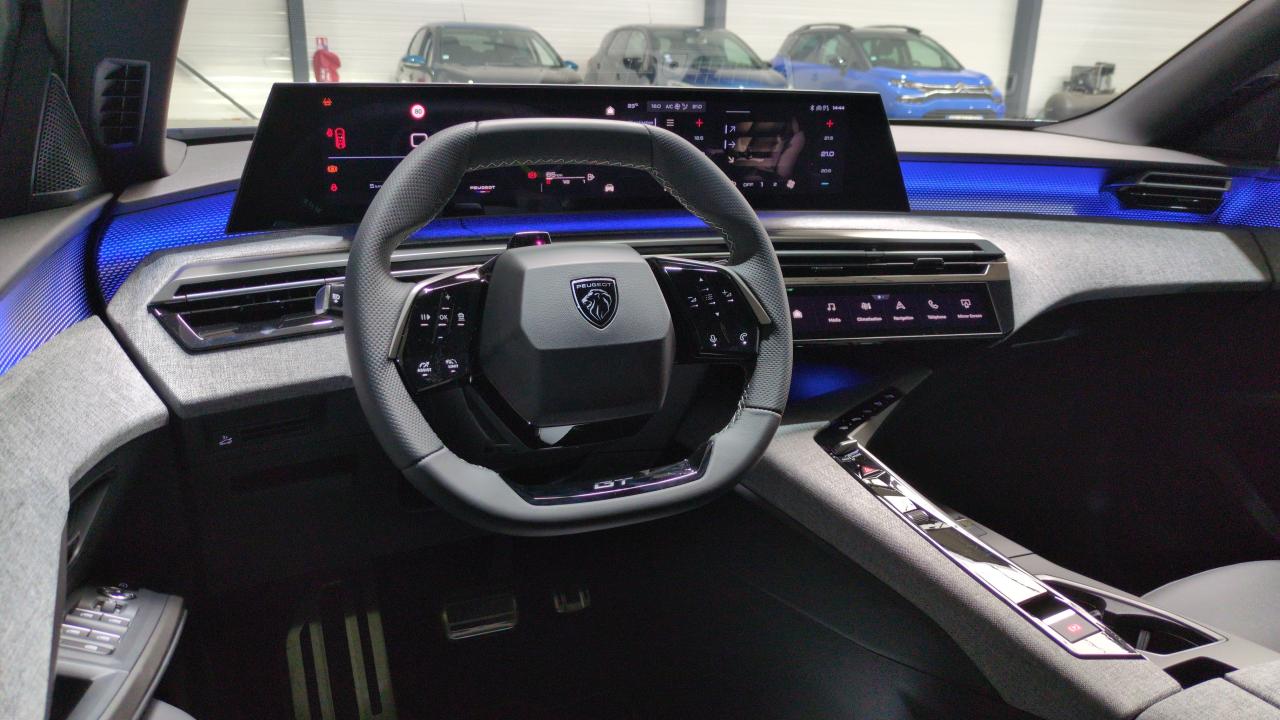 11 PEUGEOT 5008 HYBRID 145 BVA E-DCS6 7PL GT – Image 11