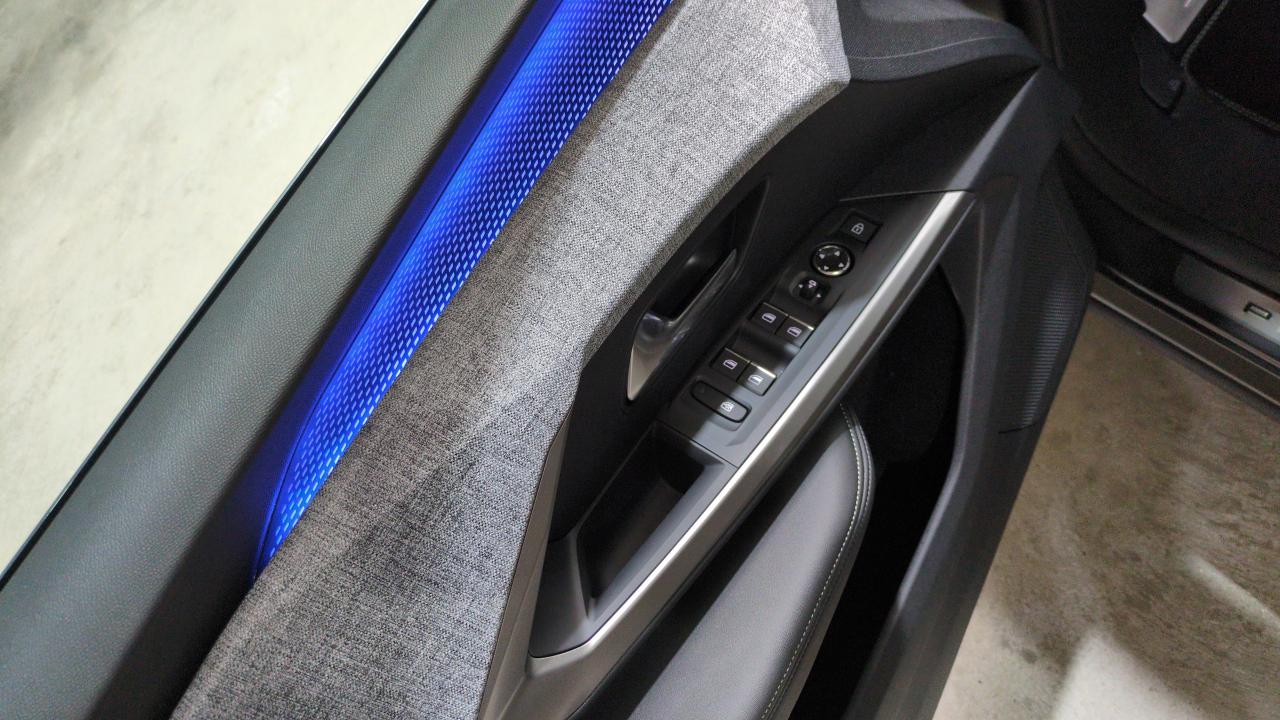 12 PEUGEOT 5008 HYBRID 145 BVA E-DCS6 7PL GT – Image 12