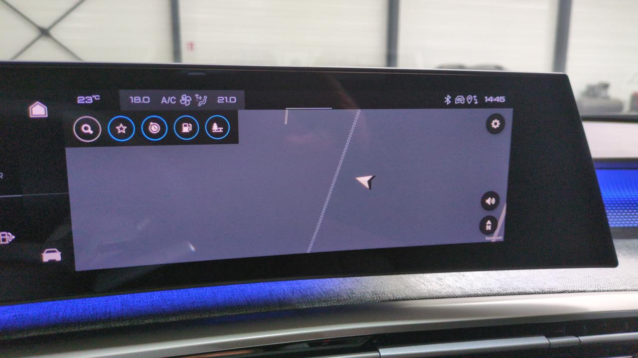 17 PEUGEOT 5008 HYBRID 145 BVA E-DCS6 7PL GT – Image 17