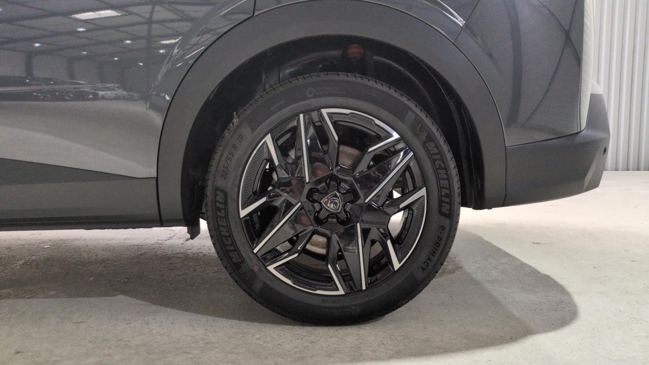 8 PEUGEOT 5008 HYBRID 145 BVA E-DCS6 7PL GT – Image 8