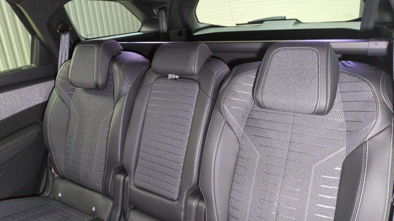9 PEUGEOT 5008 HYBRID 145 BVA E-DCS6 7PL GT – Image 9