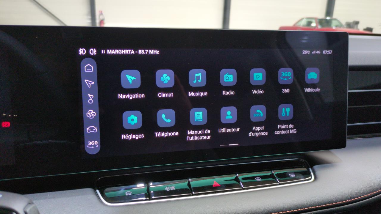 17 MG EHS 1.5 HYBRID+ 224 CH BVA LUXURY – Image 17